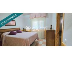 CHALET PAREADO EN ESQUINA CON PISCINA Y AMPLIA PARCELA