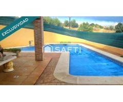 CHALET PAREADO EN ESQUINA CON PISCINA Y AMPLIA PARCELA