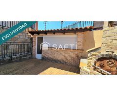 CHALET PAREADO EN ESQUINA CON PISCINA Y AMPLIA PARCELA