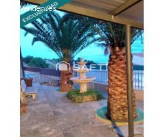 CHALET PAREADO EN ESQUINA CON PISCINA Y AMPLIA PARCELA