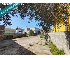 Nave y Finca urbana vallada  en Dehesas. Ponferrada