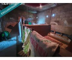 Nave y Finca urbana vallada  en Dehesas. Ponferrada