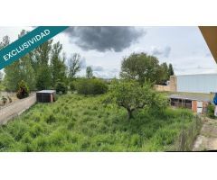 CASA con JARDÍN y Local en Azadinos (Sariegos) León