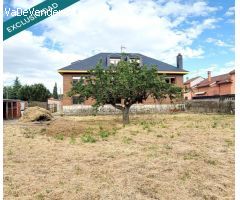 CASA con JARDÍN y Local en Azadinos (Sariegos) León