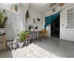 Bungalow con piscina comunitaria.