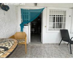 Bungalow con piscina comunitaria.