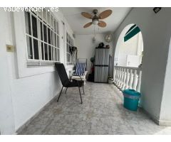 Bungalow con piscina comunitaria.