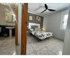 Bungalow con piscina comunitaria.