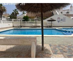 Bungalow con piscina comunitaria.