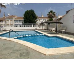Bungalow con piscina comunitaria.