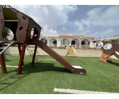 Bungalow con piscina comunitaria.