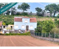 Casa para restaurar con huerta cerca de la playa de As Furnas.