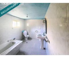 Casa para restaurar con huerta cerca de la playa de As Furnas.