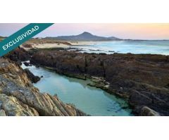 Casa para restaurar con huerta cerca de la playa de As Furnas.