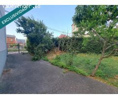 CASA EN CUATRO VIENTOS CON JARDIN