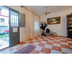 Gran casa con patio y azotea en Brenes!!!