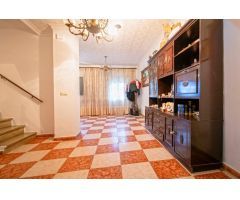 Gran casa con patio y azotea en Brenes!!!