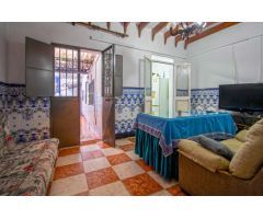 Gran casa con patio y azotea en Brenes!!!