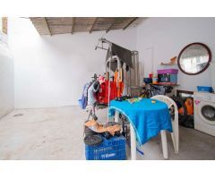 Gran casa con patio y azotea en Brenes!!!