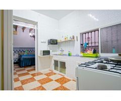 Gran casa con patio y azotea en Brenes!!!
