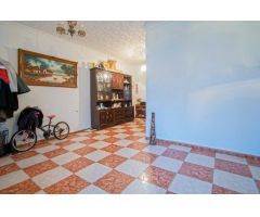 Gran casa con patio y azotea en Brenes!!!
