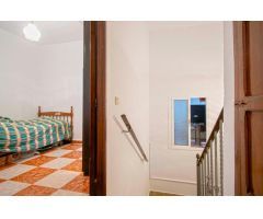 Gran casa con patio y azotea en Brenes!!!