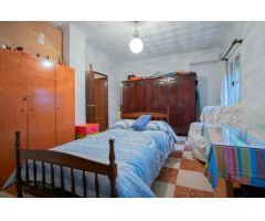 Gran casa con patio y azotea en Brenes!!!
