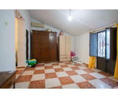 Gran casa con patio y azotea en Brenes!!!