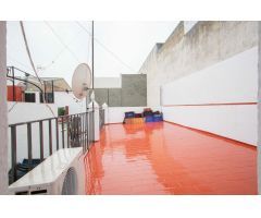 Gran casa con patio y azotea en Brenes!!!