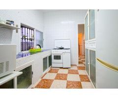 Gran casa con patio y azotea en Brenes!!!