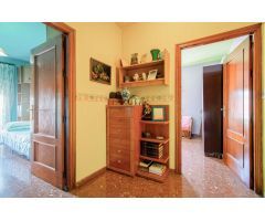 Gran vivienda adosada, de esquina en San José de La Rinconada!!!
