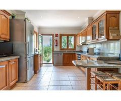 Fabulosa y Espaciosa Villa con Jardín - Licencia turística para 12 personas - Peguera