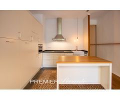 Estupenda vivienda en zona mercado, con electrodomésticos y acabados de gran calidad.