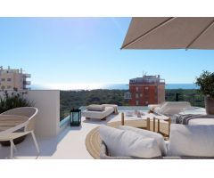 Gran Ático con 2 terrazas y solarium privado 52m2 con preciosas vistas al mar piscina y parking
