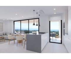 Gran Ático con 2 terrazas y solarium privado 52m2 con preciosas vistas al mar piscina y parking