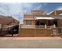 Preciosa Vivienda Tipo Quad de 3 Dormitorios y 2 Baños con Piscina Comunitaria en Comunidad Cerrada 