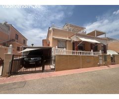 Preciosa Vivienda Tipo Quad de 3 Dormitorios y 2 Baños con Piscina Comunitaria en Comunidad Cerrada 