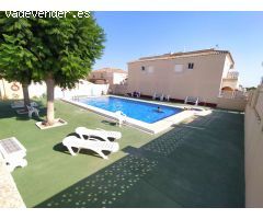 Preciosa Vivienda Tipo Quad de 3 Dormitorios y 2 Baños con Piscina Comunitaria en Comunidad Cerrada 
