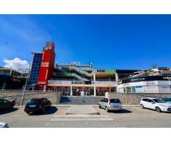 Preciosa Vivienda Tipo Quad de 3 Dormitorios y 2 Baños con Piscina Comunitaria en Comunidad Cerrada 