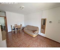 Apartamento en planta alta con vistas al lago salado de 2 dormitorios y 1 baño.