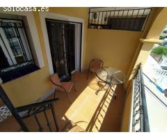 Apartamento en planta alta con vistas al lago salado de 2 dormitorios y 1 baño.