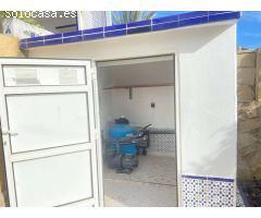 Chalet independiente de 5 dormitorios, 3 cocinas y 3 baños con piscina privada