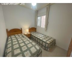 Bonito apartamento de 2 dormitorios y 1 baño con piscina comunitaria en Playa Flamenca.
