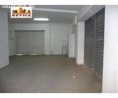 SE ALQUILA LOCAL FACHADA A TRES CALLES