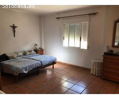 SE VENDE CHALET CON GRAN PARCELA