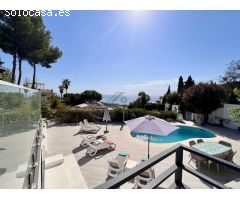 Casa independiente en una sola planta con piscina y parcela de 1.600m2 en Benalmadena