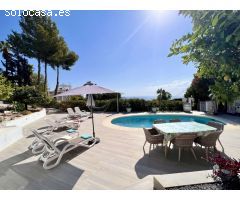 Casa independiente en una sola planta con piscina y parcela de 1.600m2 en Benalmadena