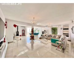 Casa independiente en una sola planta con piscina y parcela de 1.600m2 en Benalmadena
