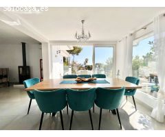 Casa independiente en una sola planta con piscina y parcela de 1.600m2 en Benalmadena