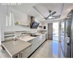 Casa independiente en una sola planta con piscina y parcela de 1.600m2 en Benalmadena